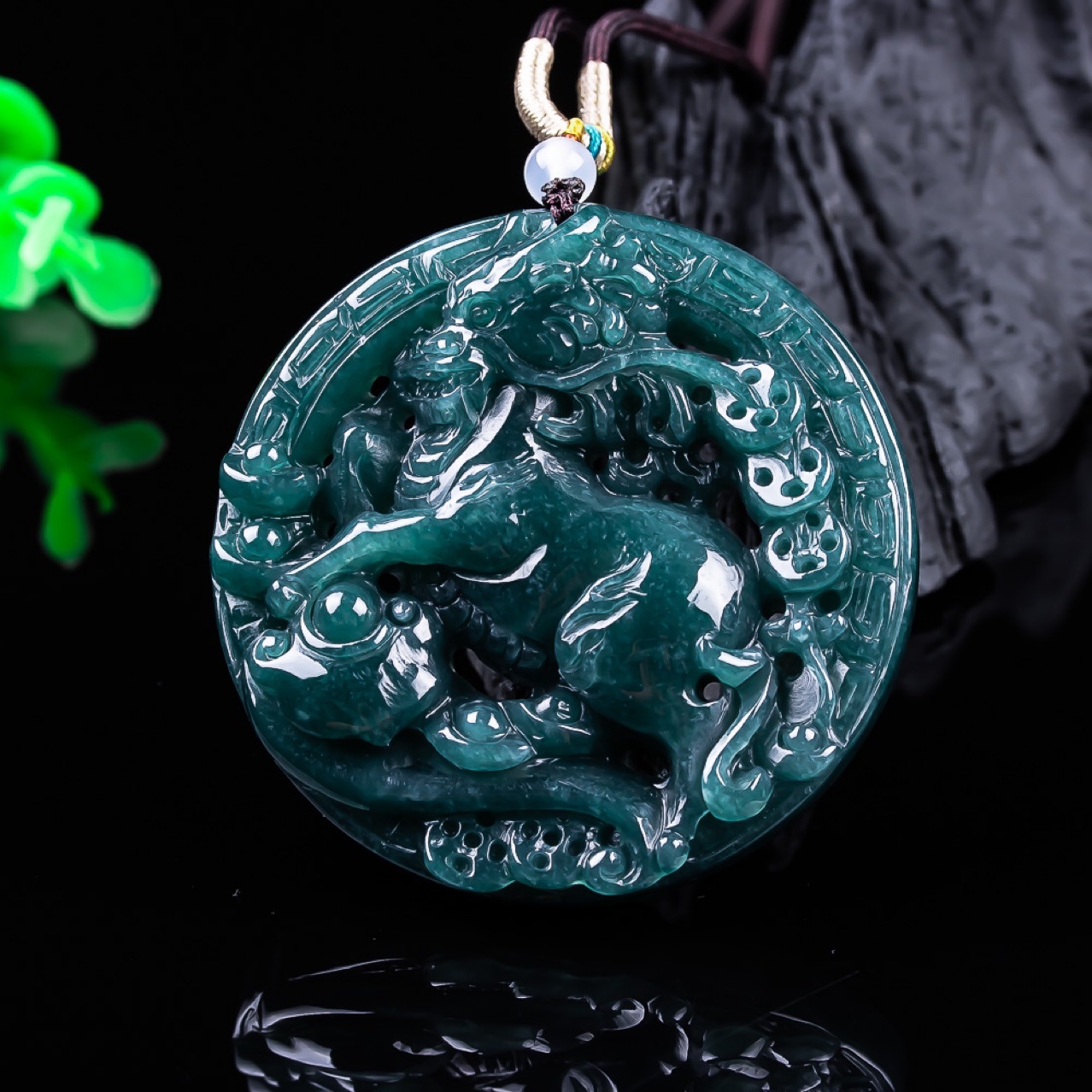 Burmese Jadeite Dragon Pendant - огляд і ціна Vintage Necklace