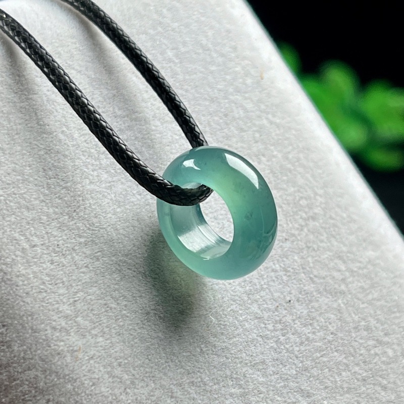Natural Emerald Blue Water Luc - огляд і ціна Vintage Necklace