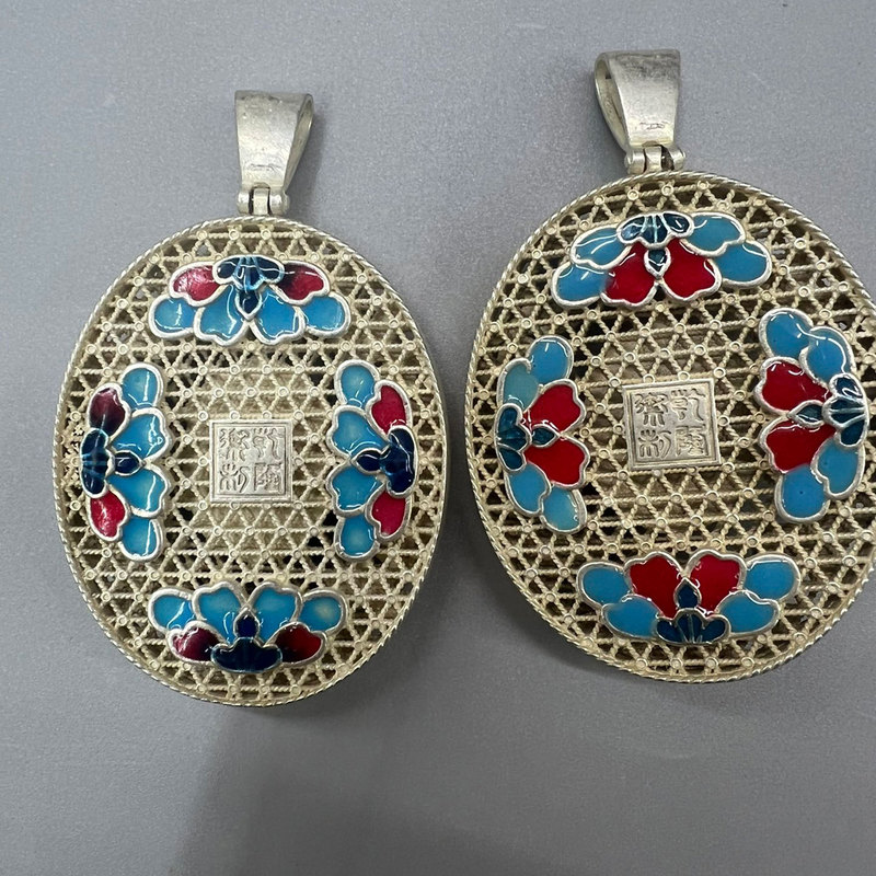 Vintage Folk Collection Cloiso - огляд і ціна Vintage Collectible Market