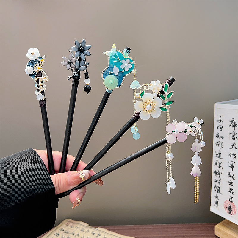 Classic Tassel Hair Stick Blac - огляд і ціна Vintage Collectible Item